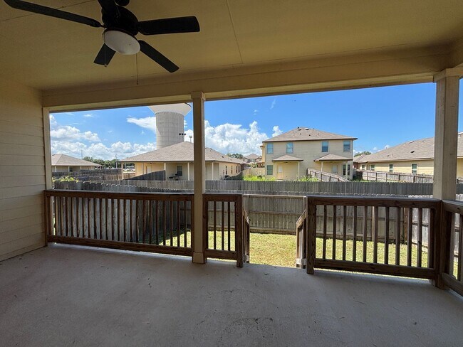 Building Photo - Luxury Duplex in Seguin with 3-bed, 2-bath...