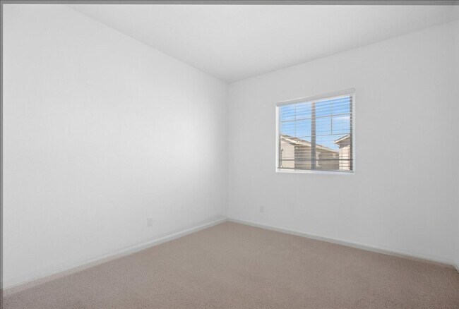 Building Photo - 1229 Rojo St