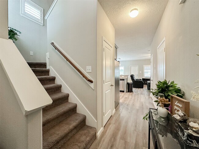 Building Photo - 727 Rd 5105