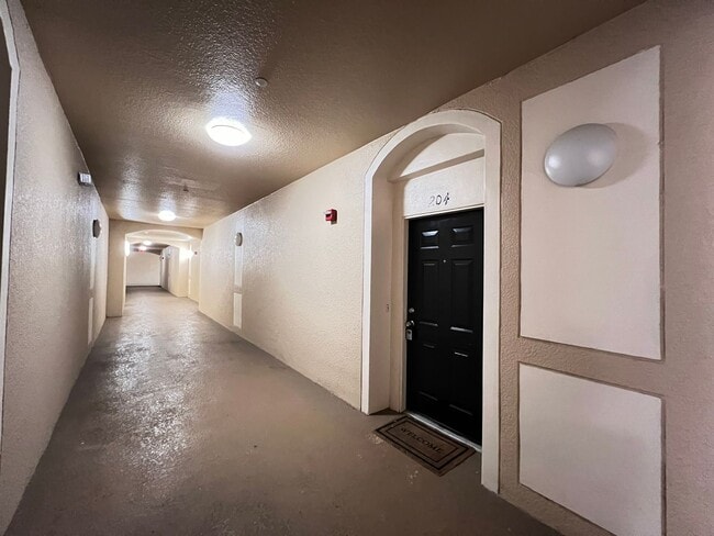 Building Photo - APARTMENT IN THE METROWEST AREA!