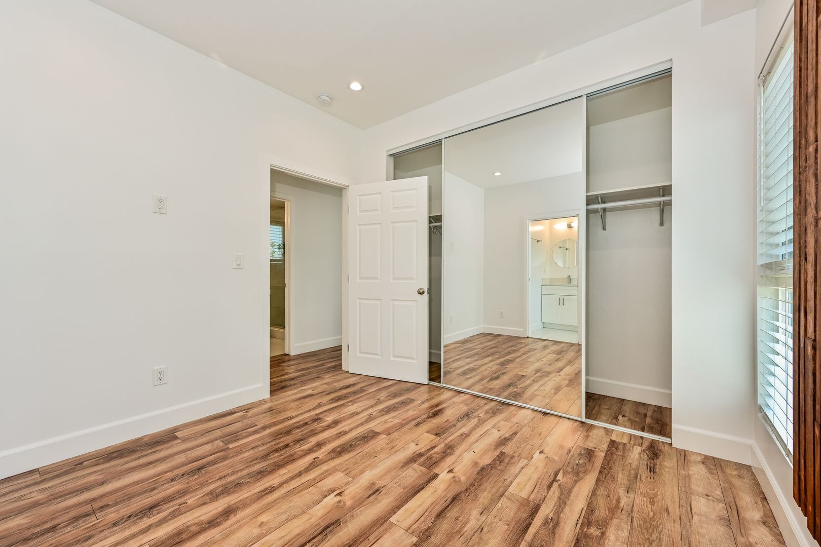 Building Photo - 872-878 Serrano Place