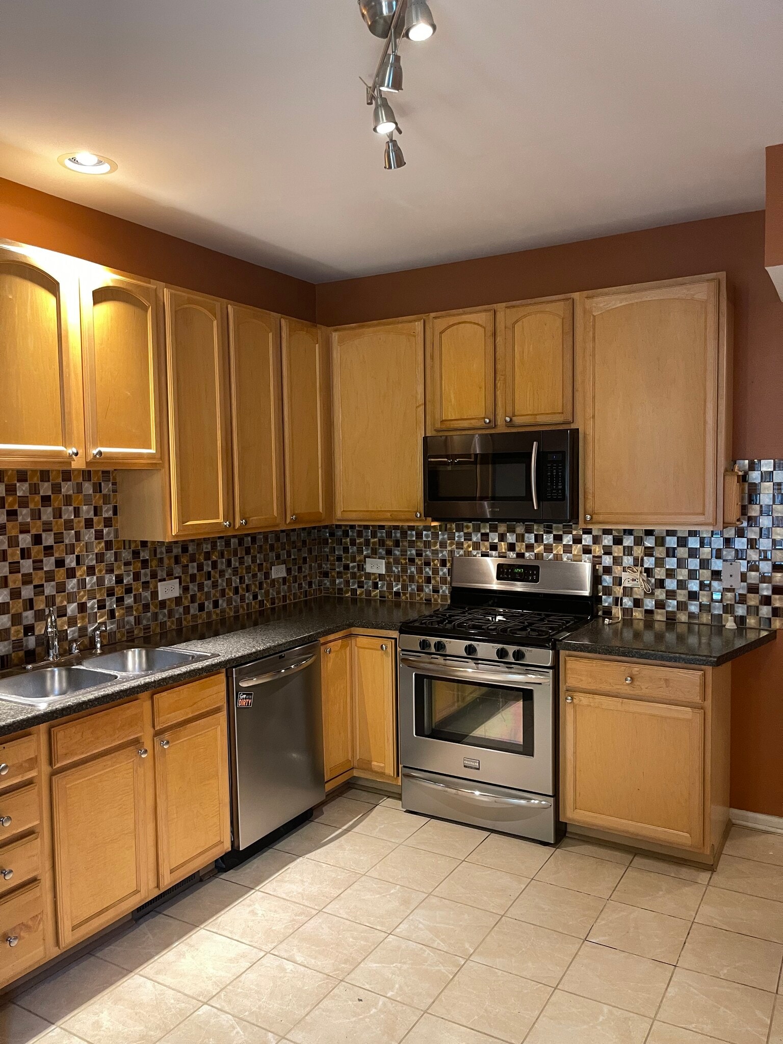 Building Photo - 1022 Evergreen Cir