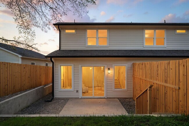 Building Photo - 2415 Pruitt St