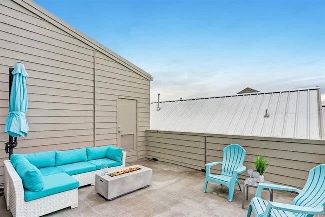 Building Photo - 5905 E Post Oak Ln