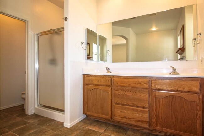 Building Photo - 3 Bedroom in Stoneridge