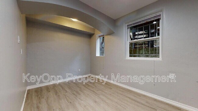 Building Photo - 180 Stanyan St