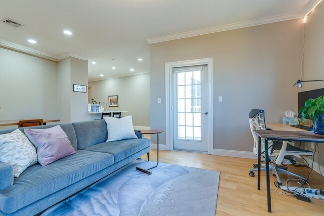 Building Photo - 21 Rockland St