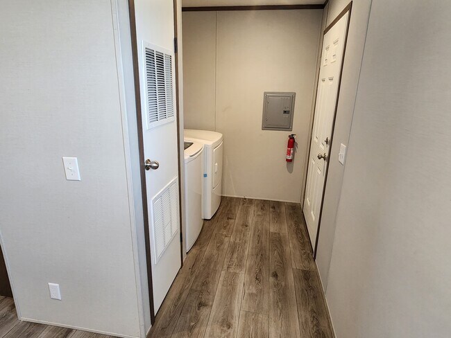 Building Photo - 839 Alaska