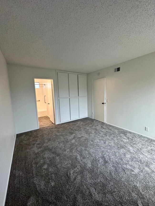 Building Photo - SAIL STREET/NORTH CANAL STREET