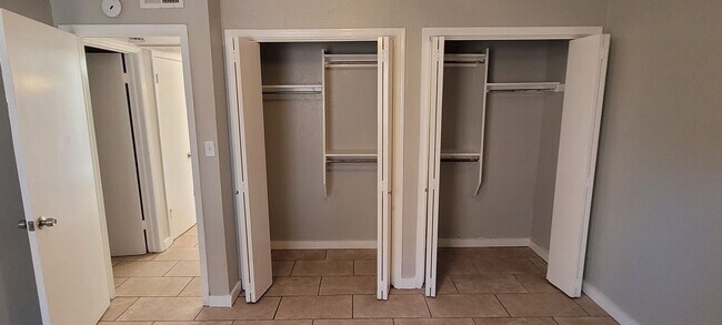Building Photo - 2 Bedroom, 1.5 Bathroom 1st Floor Condo wi...