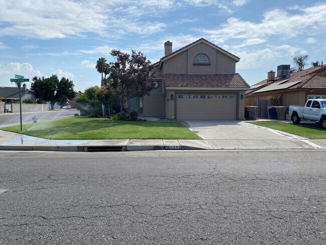 Primary Photo - 6209 Ambergrove St