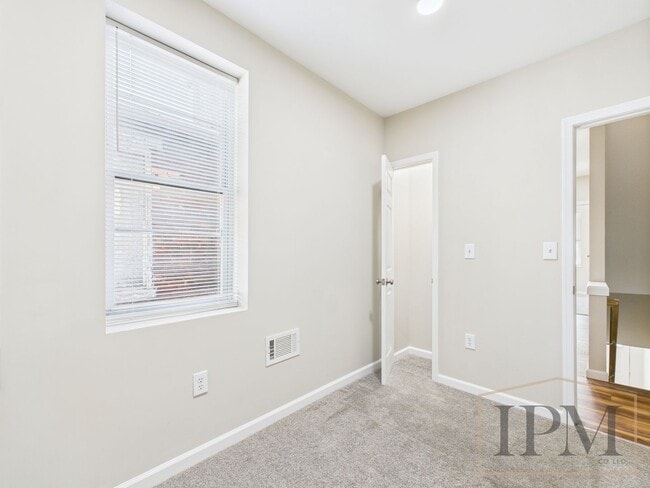 Building Photo - Available Now - Charming 3 Bedroom, 2 Bath...