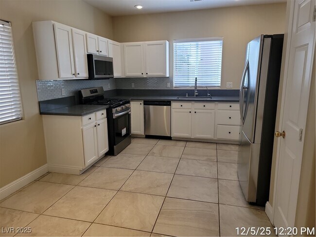 Building Photo - 5921 Royal Castle Ln