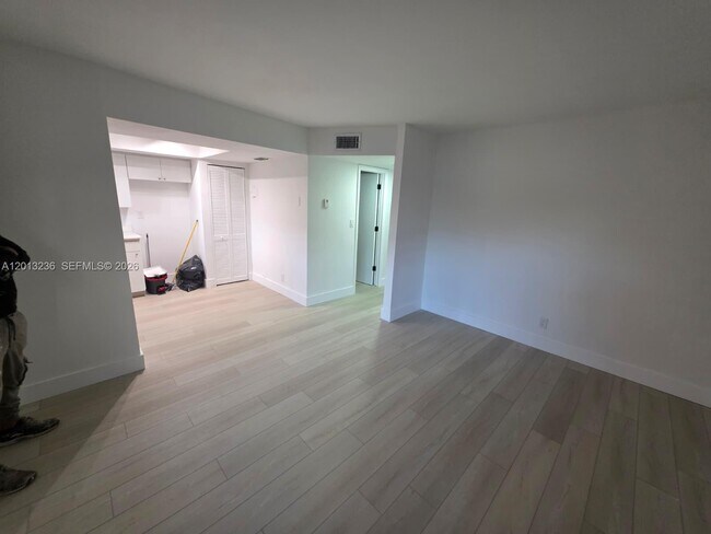Building Photo - 101 NE 41st St