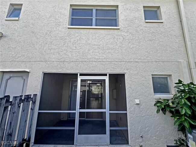 Building Photo - 6635 Warwick Cir
