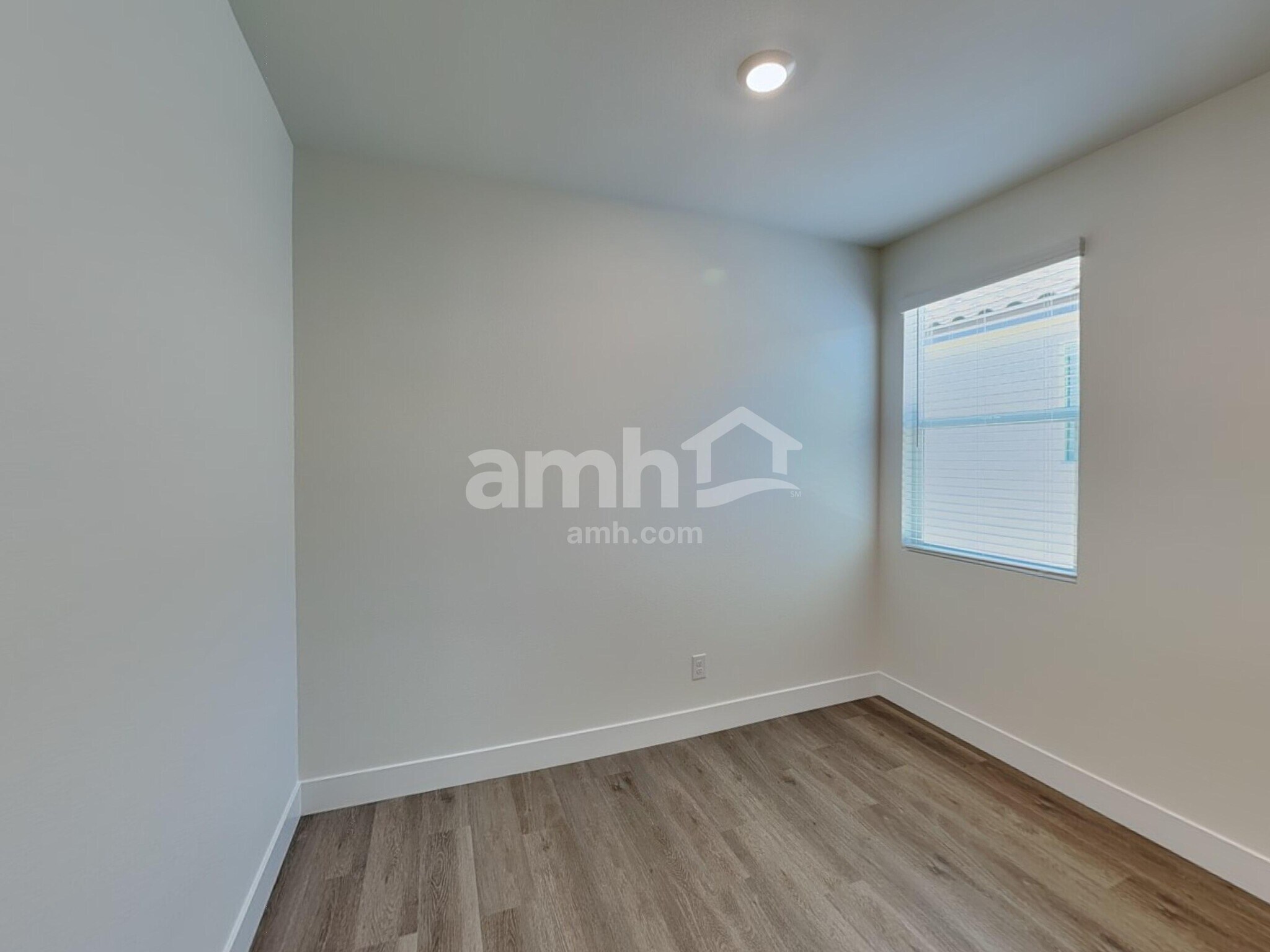 Building Photo - 870 English Primrose St