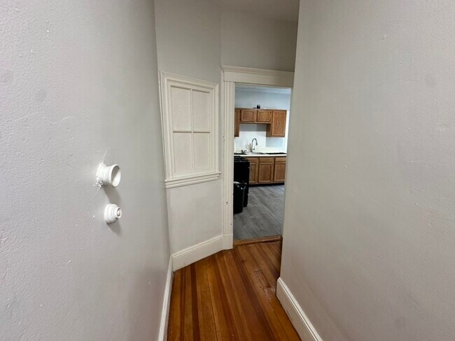 Building Photo - 765 Broadway