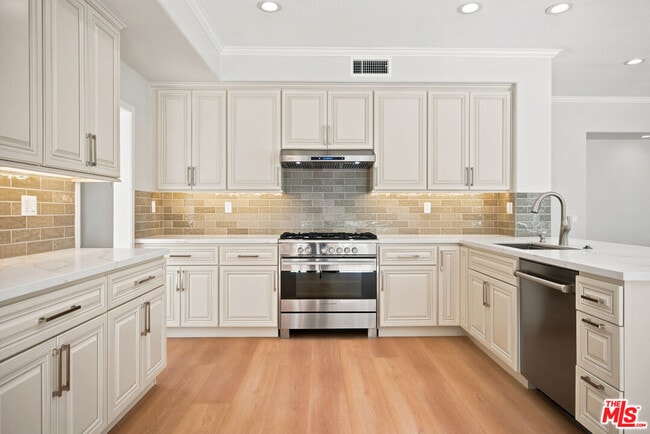 Building Photo - 4324 Park Verdi