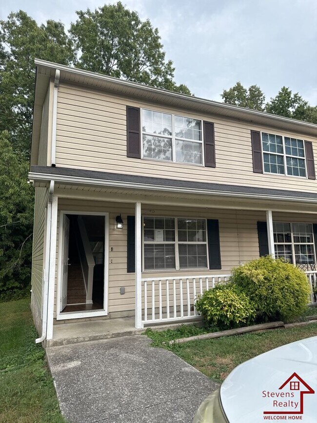 Primary Photo - 143 East Ave