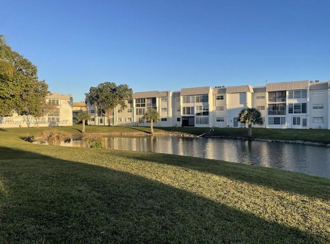 Building Photo - 8510 Sunrise Lakes Blvd