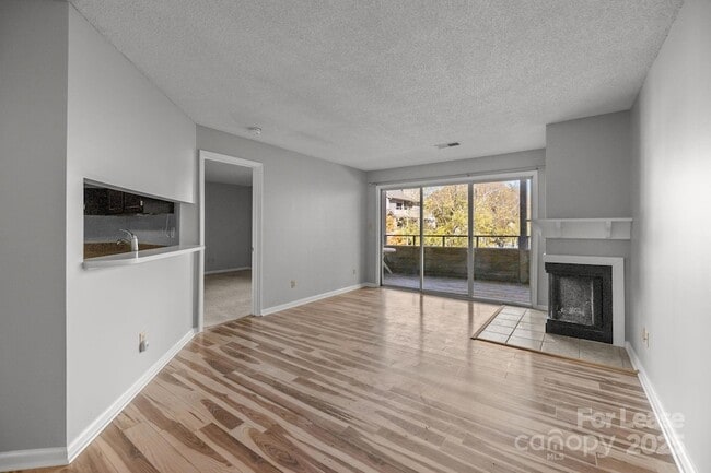 Building Photo - 2505 Stockbridge Dr