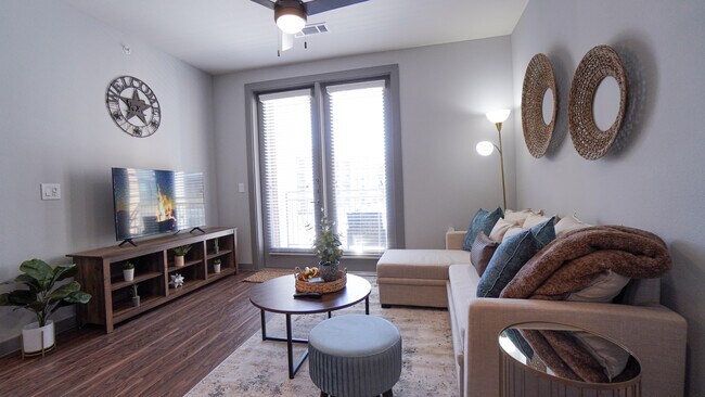 Living Room. YoutubeTV is included - 749 Ipswich Ave