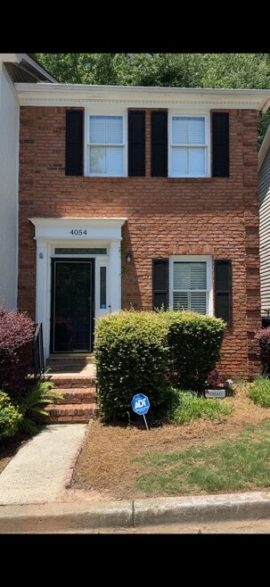 Building Photo - 4054 Elm St