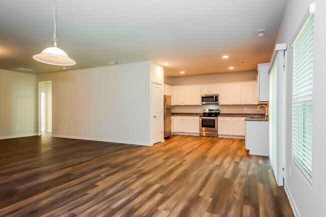 Building Photo - 176 Nottingham Rd