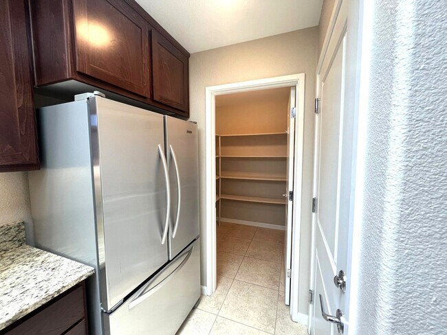 Building Photo - 460 Lindberg Cir