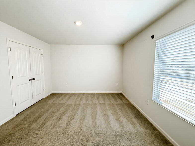 Building Photo - 622 Brookfield Dr