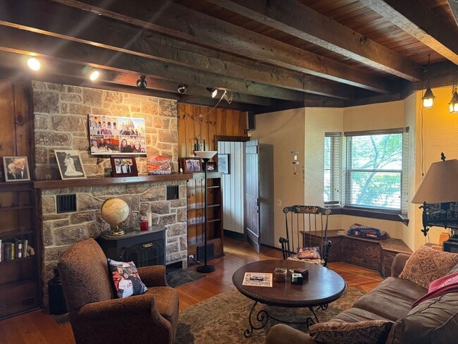 Building Photo - Lansdale Charming 4 Bedroom Cape Cod with ...