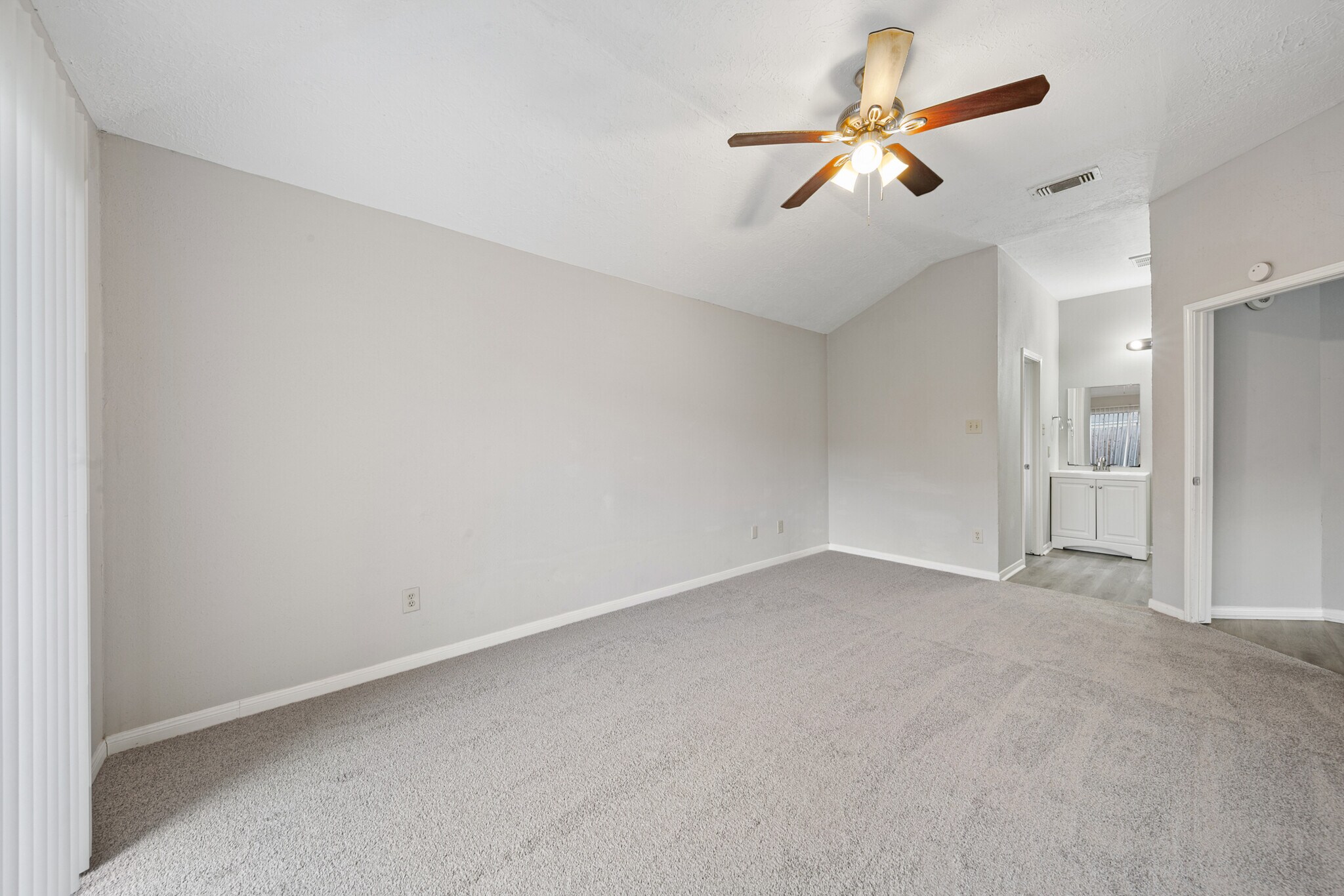 Building Photo - 10530 Rippling Fields Dr