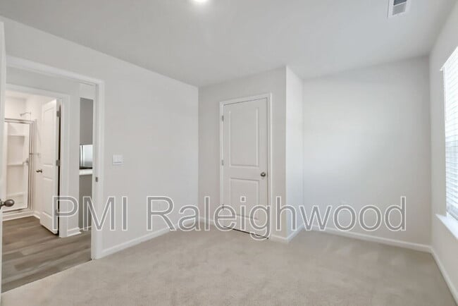 Building Photo - 258 Palm Dr