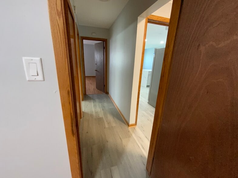 HALLWAY (ROOMS) - 2228 W 71st St