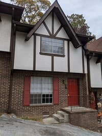Building Photo - German-Style Townhouse Located Convenientl...