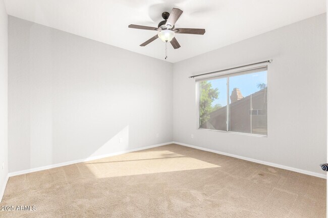 Building Photo - 1367 E Desert Flower Ln