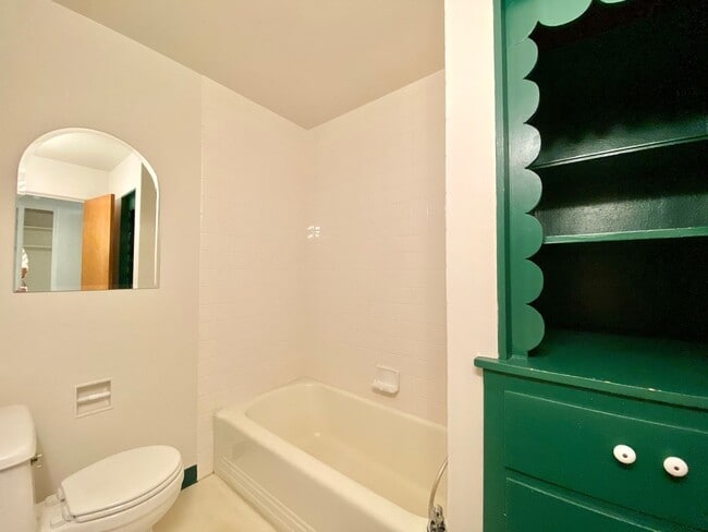 Building Photo - Darling Home in Historic Yakima Neighborhood