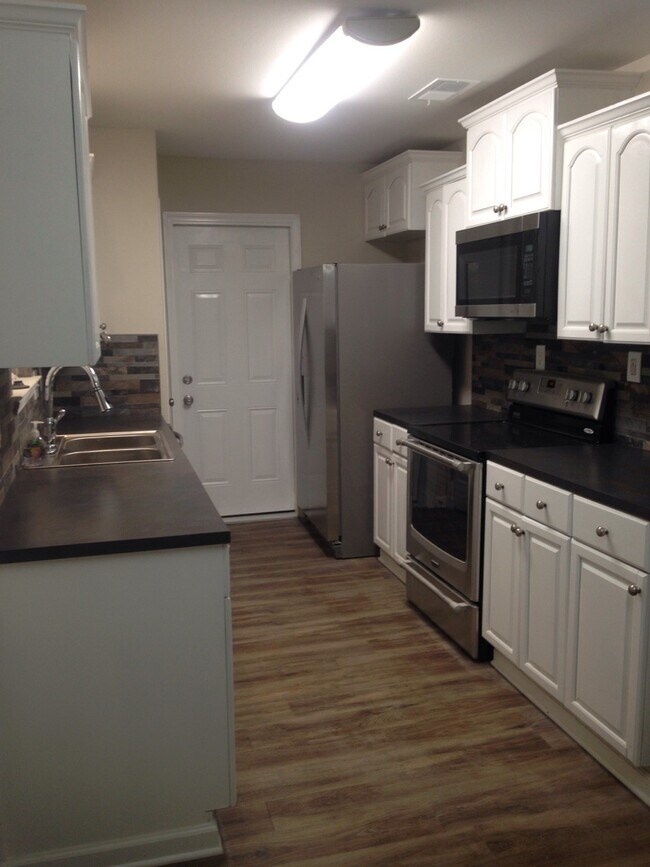 Building Photo - 11307 Rousseau Dr