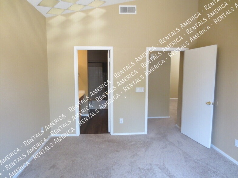 Building Photo - 606 W Colt Rd