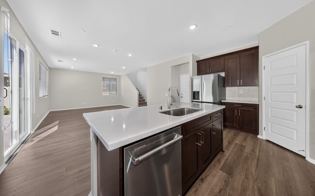 Building Photo - 1037 Yuzu Wy