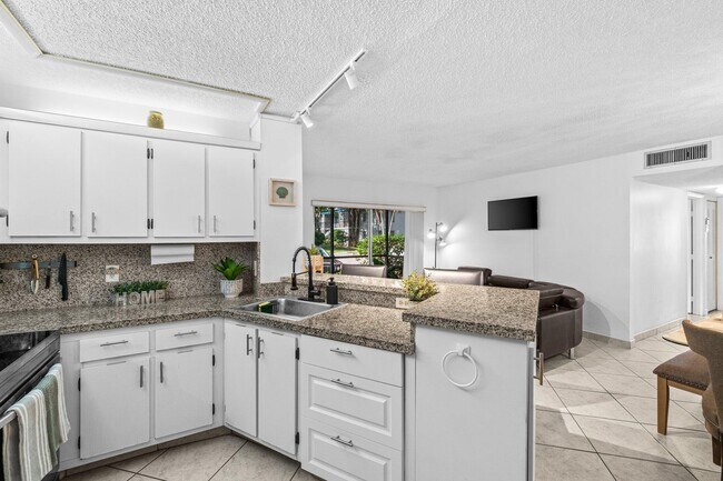 Building Photo - 7531 S Oriole Blvd