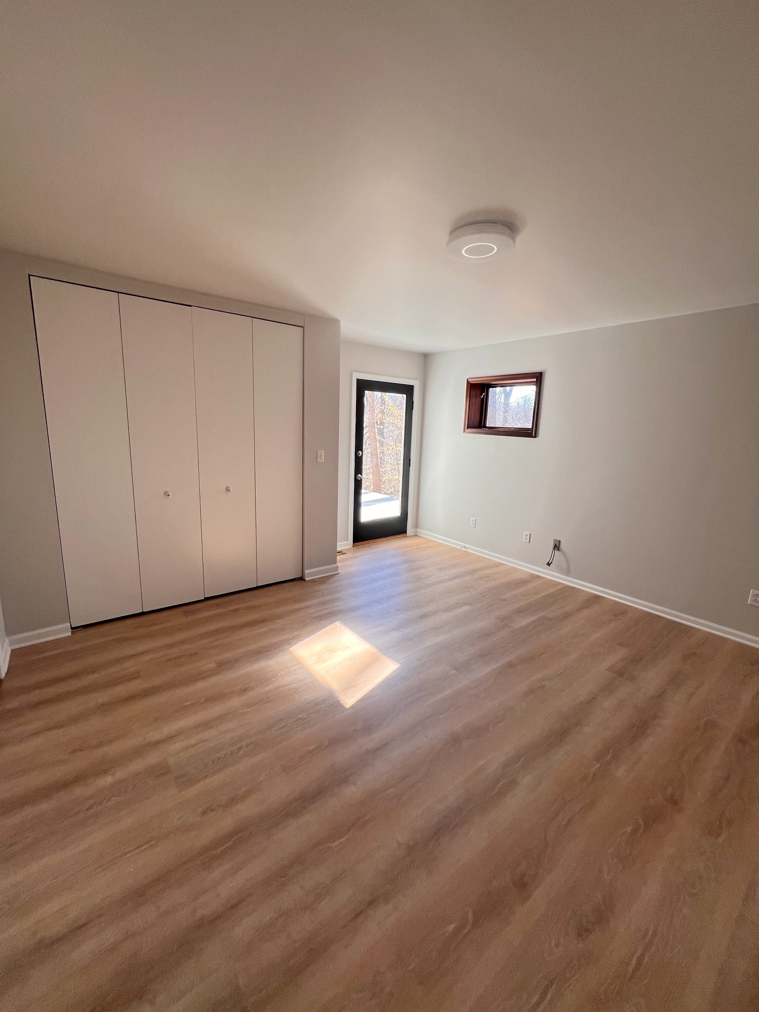 Building Photo - 5475 Jamestown Ct