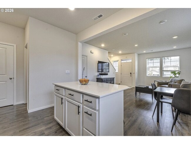 Building Photo - 898 N 18th Ave