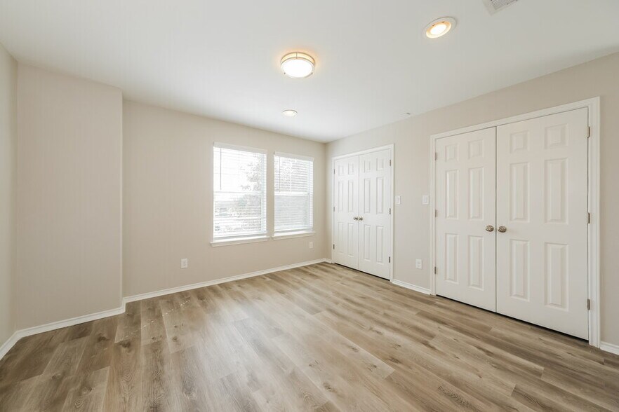 Building Photo - 603 Irvin Dr