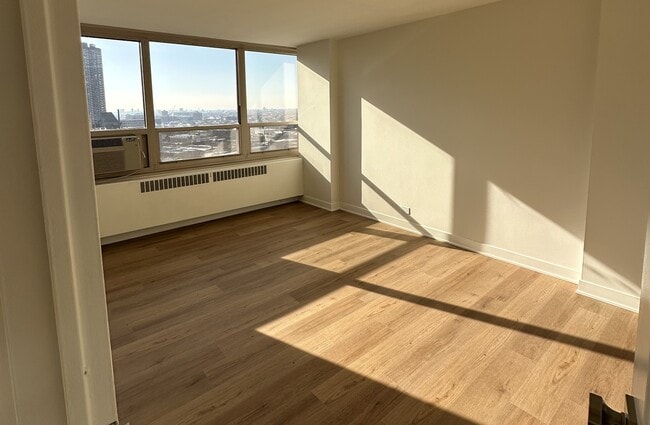 Building Photo - 3950 N Lake Shore Dr