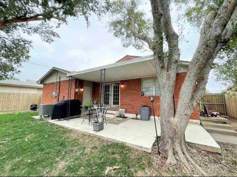 Building Photo - 328 NW 65th St