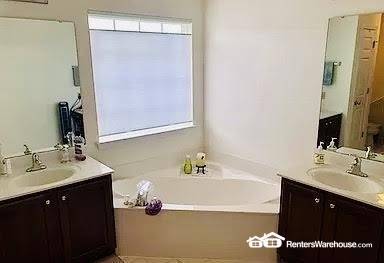 Building Photo - 1137 New Ballwin Oaks Dr