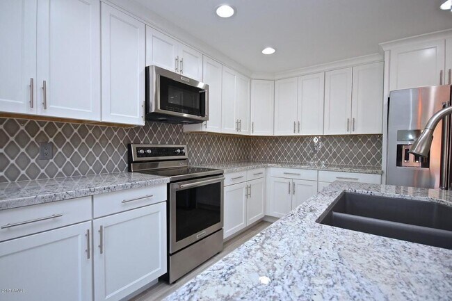 Building Photo - 2707 S Flint Cir