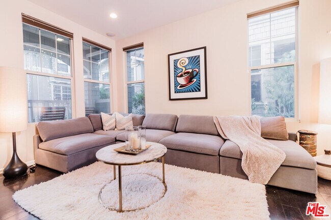 Building Photo - 1245 Wilcox Ave