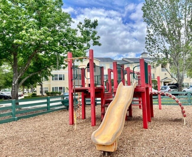 Building Photo - 18573 Bridle Club Dr